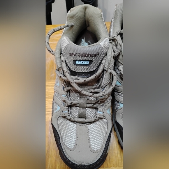 New Balance 606 Brown Trail Hiking Walking Athletic Shoes Women’s 7 size - Picture 2 of 16